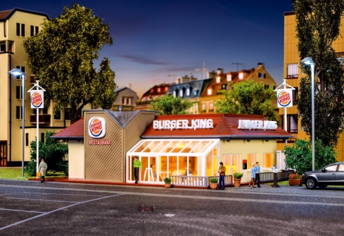 Vollmer 43632 Burger King Schnellrestaurant mit Inneneinrichtung und LED Beleuchtung Funktionsbausatz Spur H0