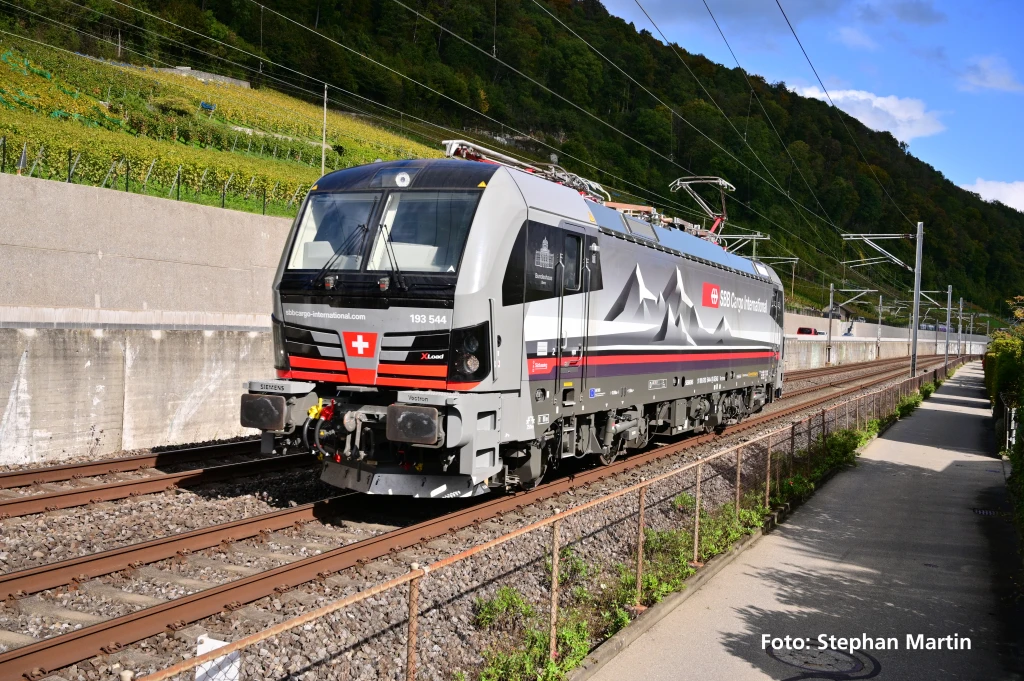 PIKO 21756 E-Lok/ Sound Vectron Bundeshaus Bern SBB CINT VI + PluX22 Decoder Spur H0