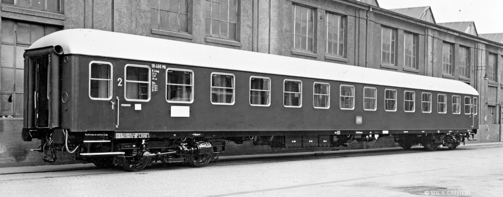 BRAWA 58079 Schnellzugwagen B4ümg-54 DB, Epoche III Spur H0