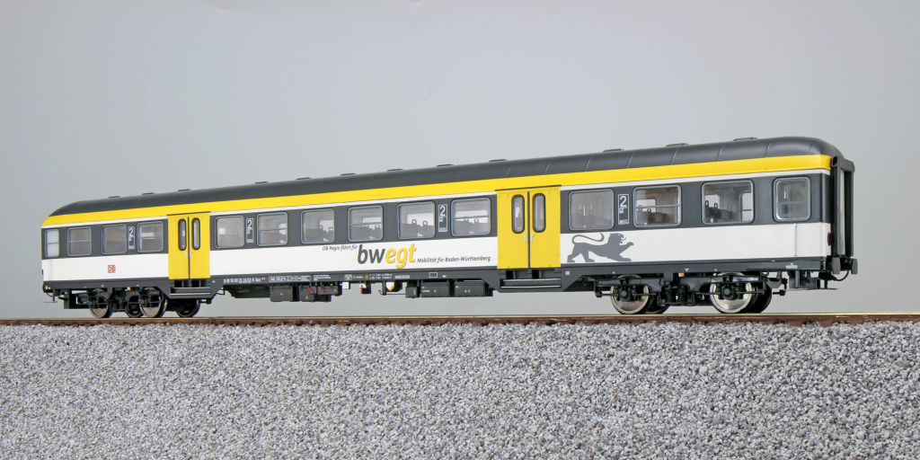 ESU 36510 n-Wagen, Bnrz  451.4, 22-34-112-9, 2. Kl, DB Ep. VI, lichtgrau/gelb/grau, DC Spur H0