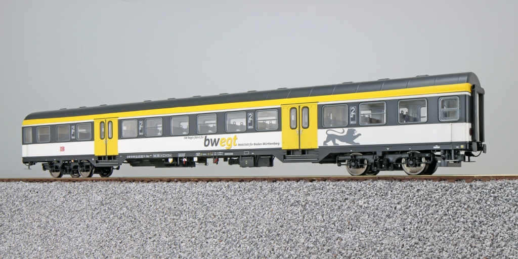 ESU 36511 n-Wagen, Bnrz 450.3, 22-35 927-9, 2. Kl, DB Ep. VI, lichtgrau/gelb/grau, DC Spur H0