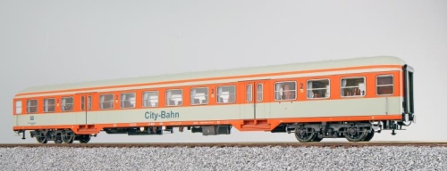 ESU 36477 n-Wagen, Bnrzb778.1, 22-34 021-2, 2. Kl., DB Ep. IV, orange, lichtgrau, DC Spur H0