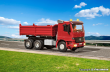 Viessmann 8001 CarMotion Basis Startset Mercedes Benz ACTROS Muldenkipper mit Rundumleuchten rot Spur H0