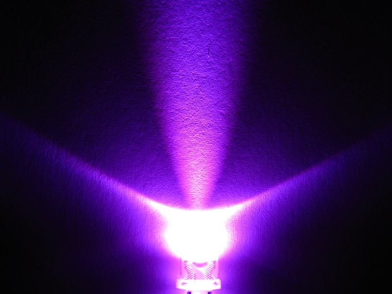 LED 5mm pink / lila Gehäuse klar 1.000mcd