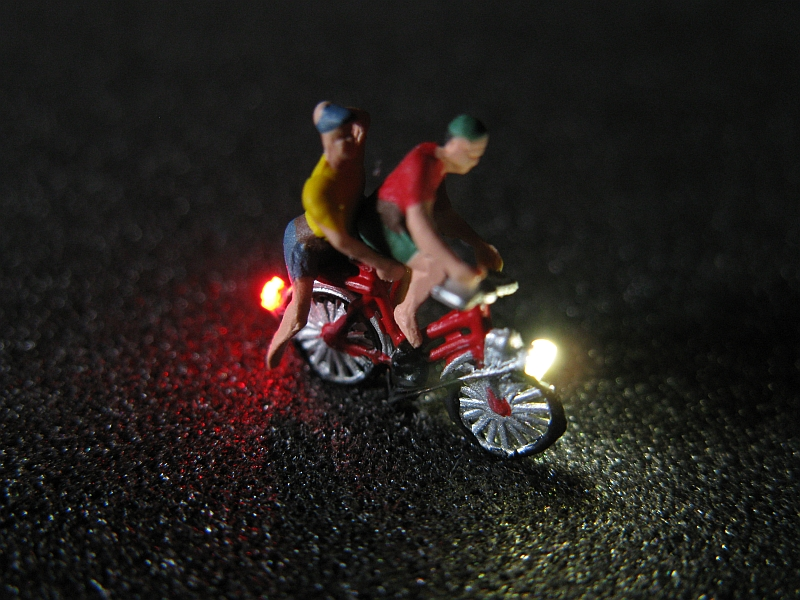 Fahrrad mit LED Beleuchtung N - zwei Fahrer