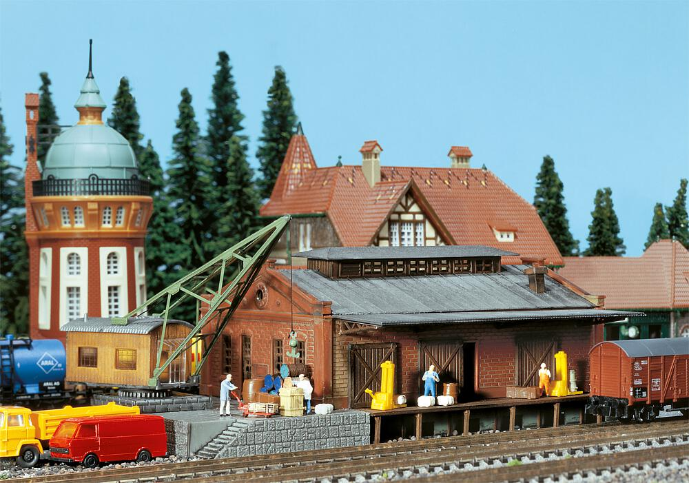 FALLER 222180 Güterhalle mit Ladekran Spur N